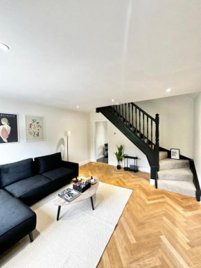 Canal Mews - 1 min from Trafford Centre and 2 min M60!